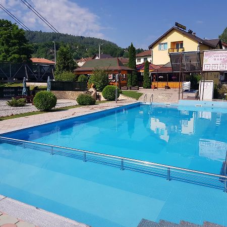 Pansion Basa Hotel Ustikolina Luaran gambar