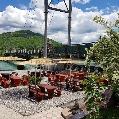 Pansion Basa Hotel Ustikolina Luaran gambar