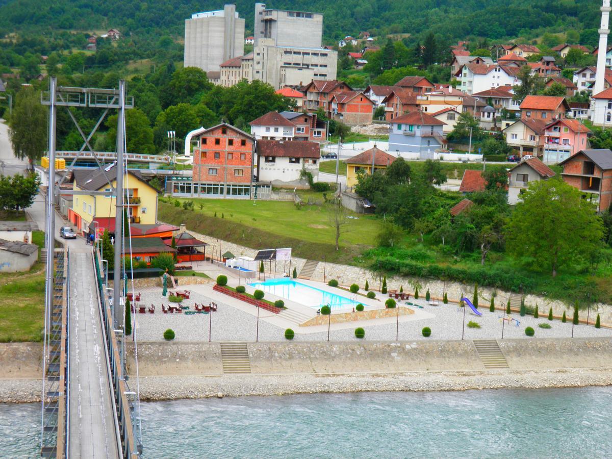 Pansion Basa Hotel Ustikolina Luaran gambar