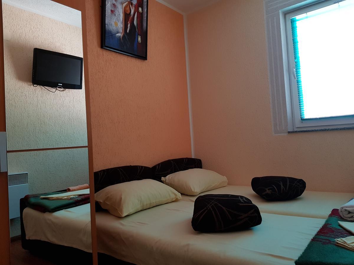 Pansion Basa Hotel Ustikolina Luaran gambar