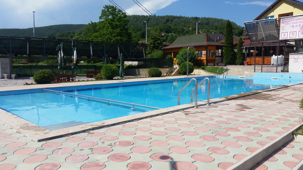 Pansion Basa Hotel Ustikolina Luaran gambar