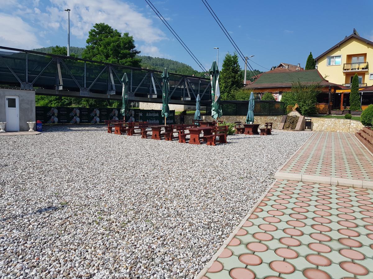 Pansion Basa Hotel Ustikolina Luaran gambar