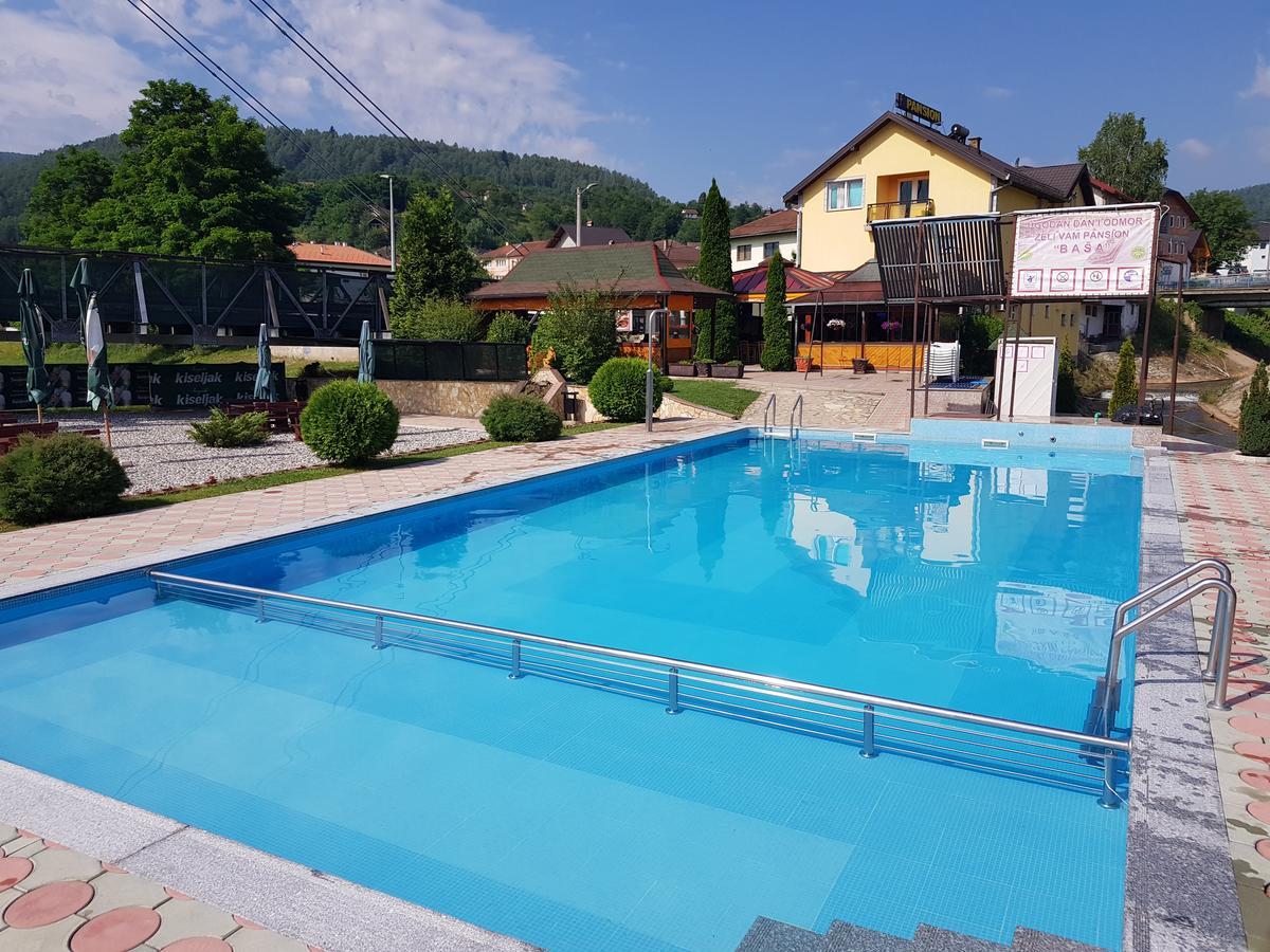 Pansion Basa Hotel Ustikolina Luaran gambar