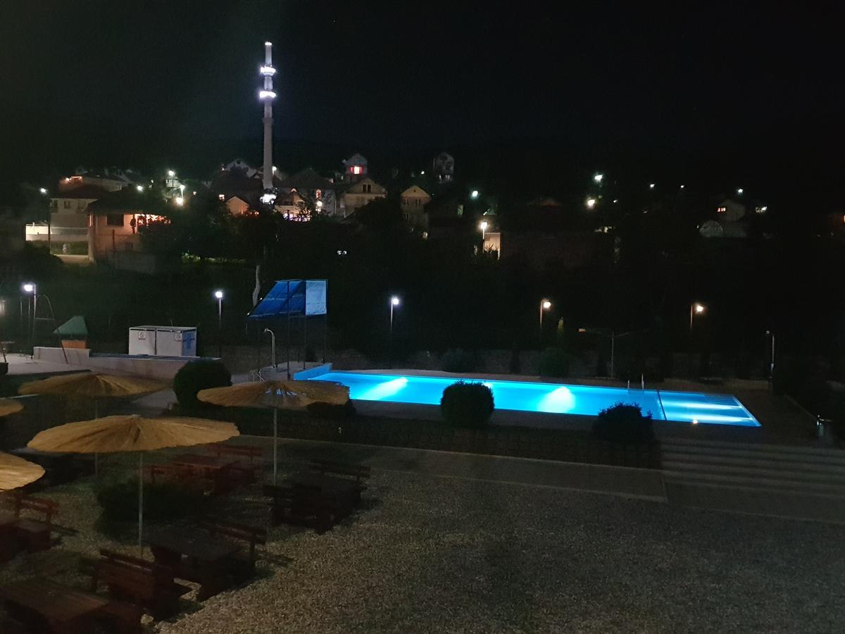 Pansion Basa Hotel Ustikolina Luaran gambar