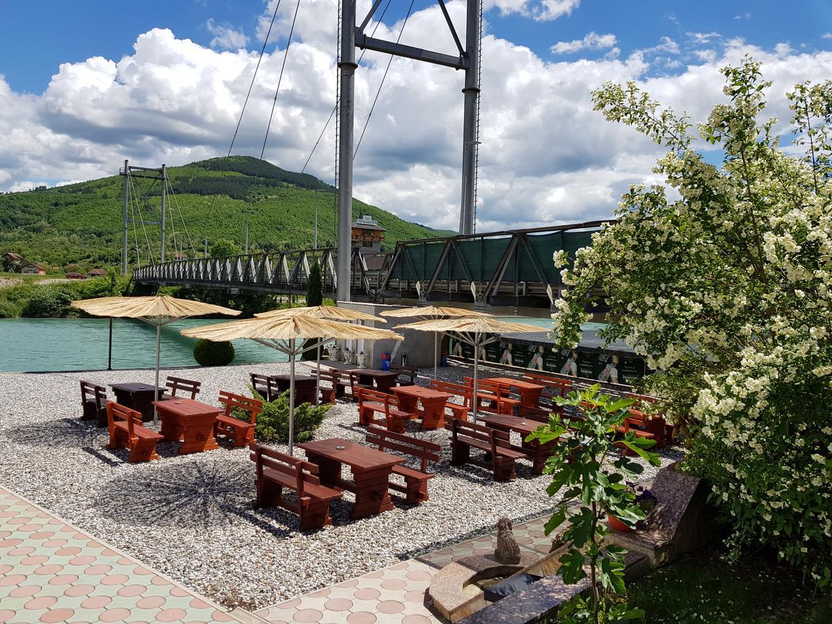 Pansion Basa Hotel Ustikolina Luaran gambar